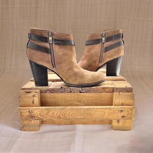Women’s Liz Claiborne Fawn ankle boot size 9.5